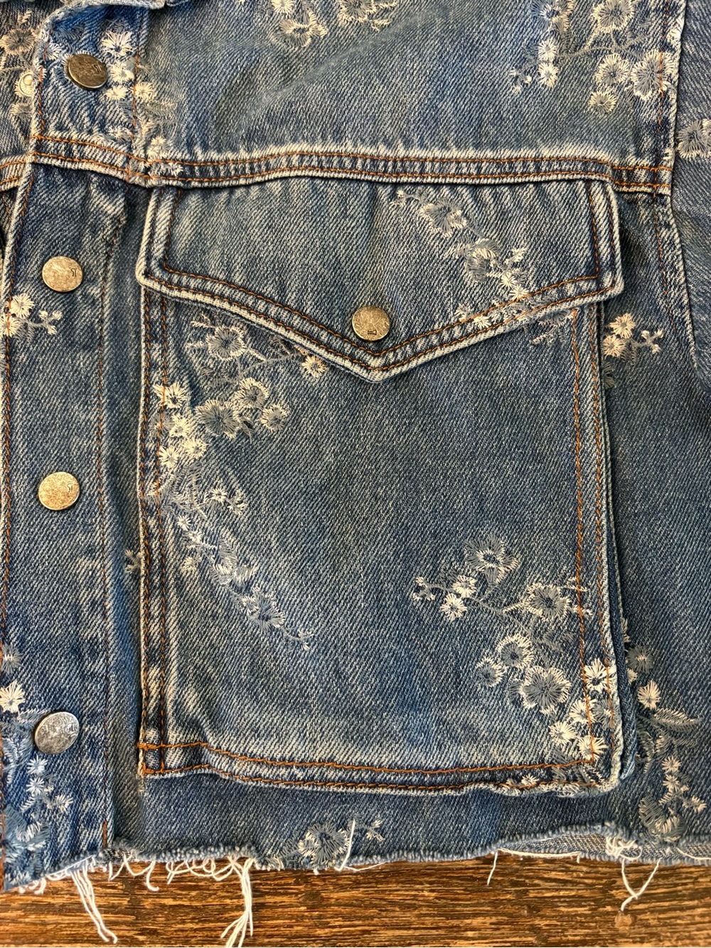 Anthropologie Pilcro Denim Jacket Womens S Blue Floral Embroidered Raw Hem - Picture 8 of 10